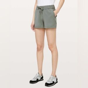 Lululemon On The Fly Short *Woven *2.5" Grey Sage